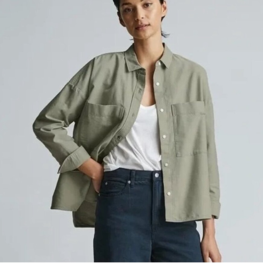 EVERLANE boxy oxford light green